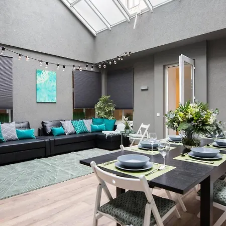 Old Penthouse With A Sky View *